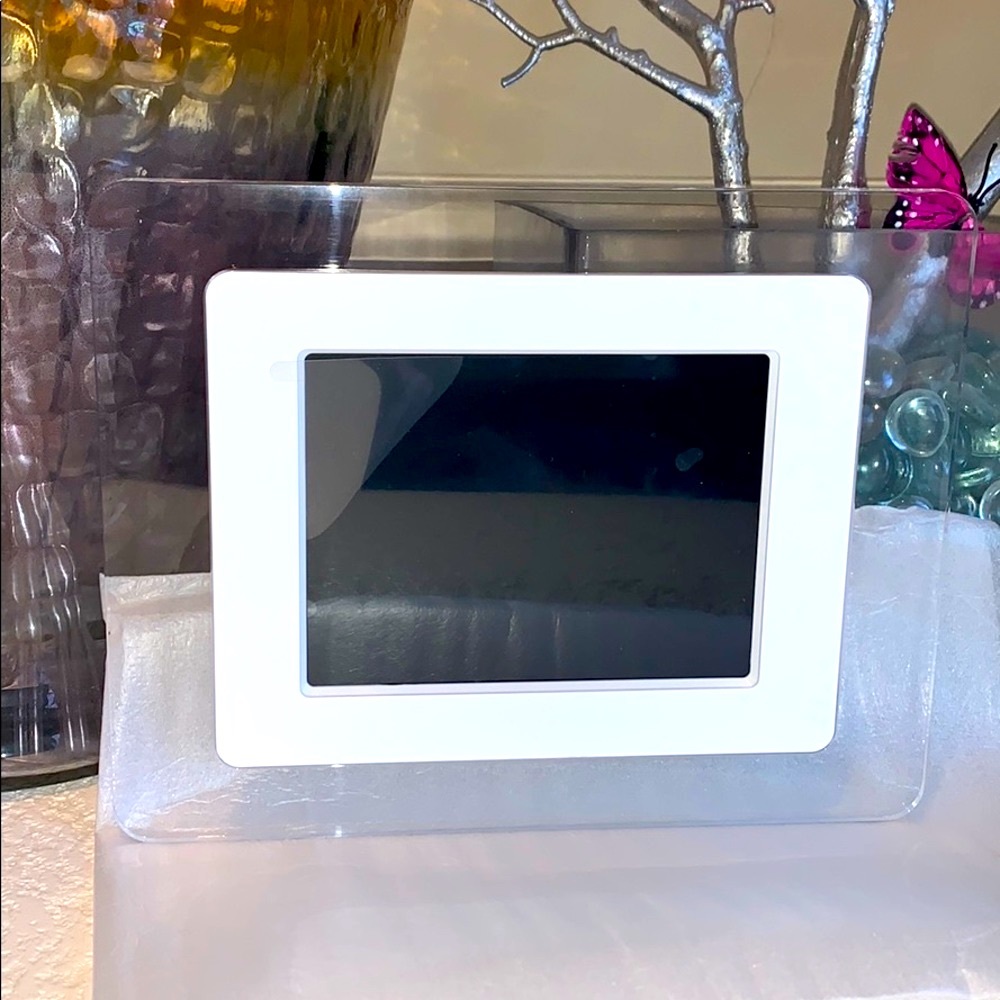 NuVue Digital Slideshow Picture Frame - Picture 5 of 8